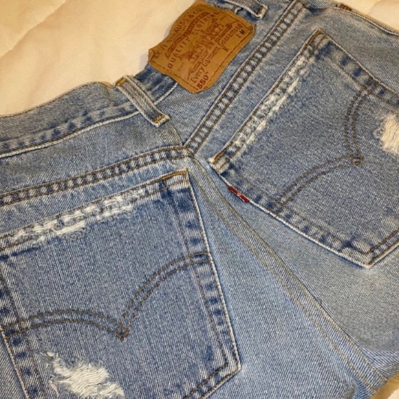 Levi’s 550 Light Wash Denim Shorts - Picture 3 of 4